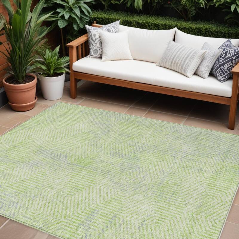 HomeRoots Geometric Transitional Rectangle Outdoor Rug - 8' X 10'