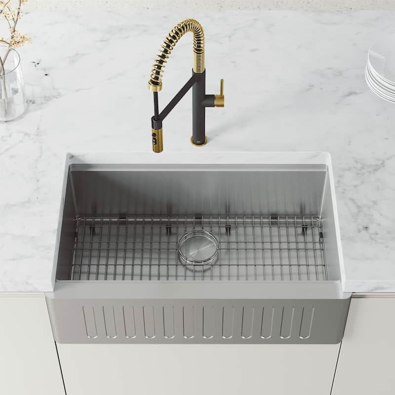 VIGO Edison Pro 20" H Single Handle Pull-Down Sprayer Kitchen Faucet