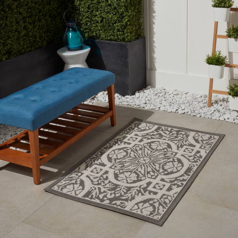 Porch & Den Godwin Medallion Indoor/Outdoor Area Rug