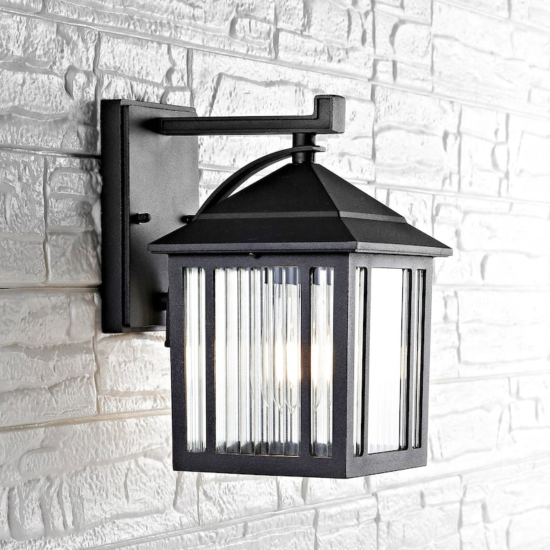 SAFAVIEH Siever Outdoor Wall Lantern - 6.8" W x 9" D x 11" H - 7Wx9Dx11H