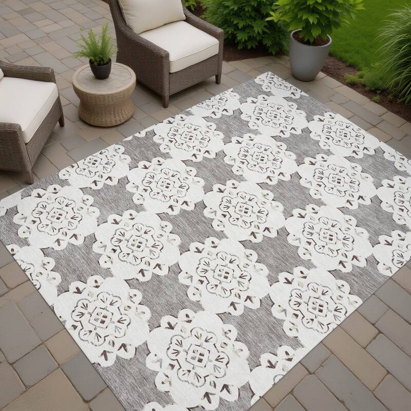 Machine Washable Indoor/ Outdoor Global Motif Chantille Rug - Taupe - 2'6" x 3'10"