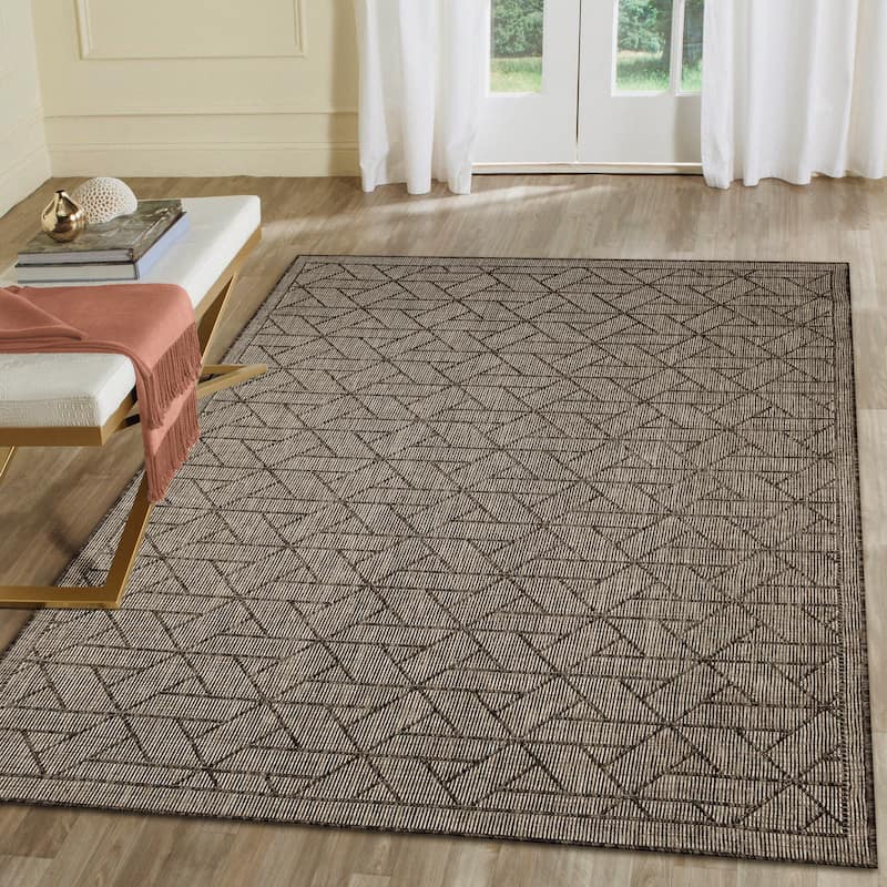 Liora Manne Carmel Pyramid Indoor/Outdoor Rug