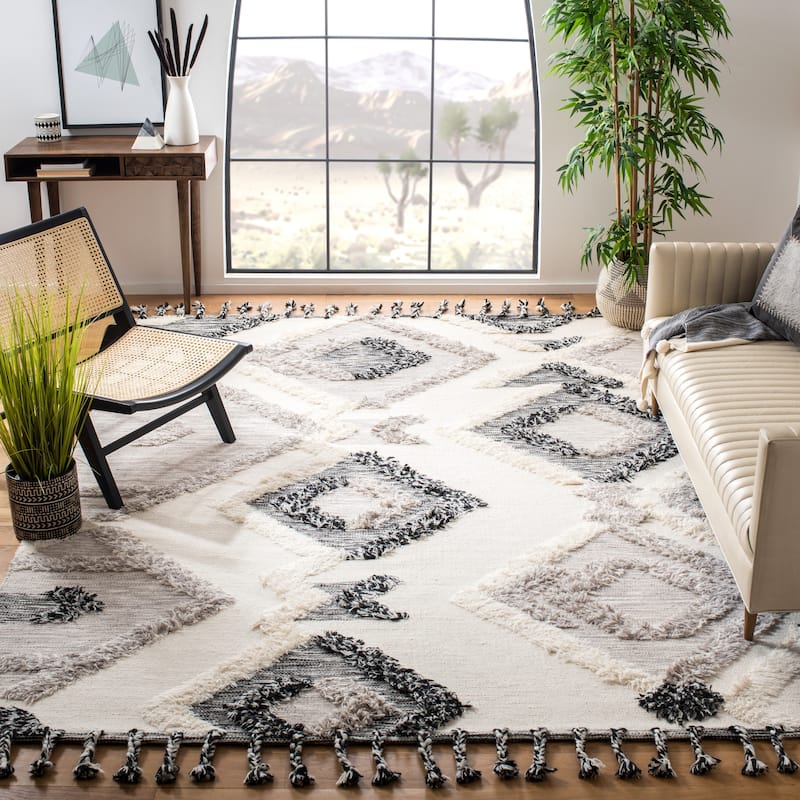 SAFAVIEH Handmade Kenya Faten Wool Tassel Rug - 9' x 12' - Grey/Black