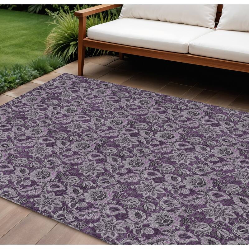 HomeRoots Floral Transitional Rectangle Outdoor Rug - 8' X 10'