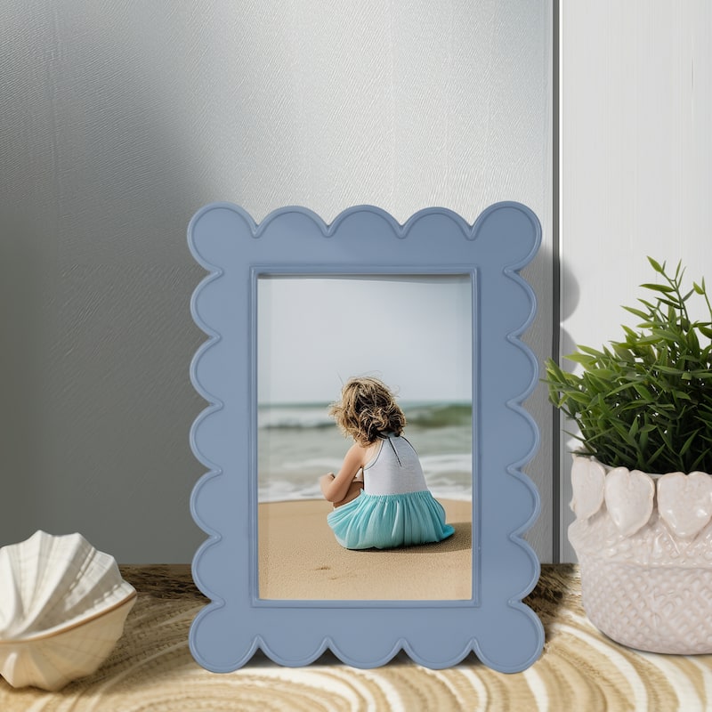 Sagebrook Home Resin Picture Frame with Scalloped Edges and Built-In Stand