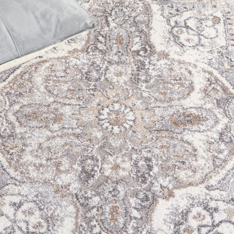 SAFAVIEH Opal Ilma Traditional Rug