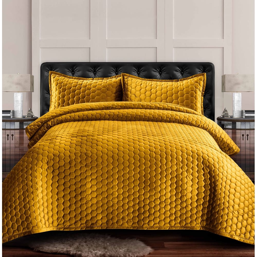 Lugano Honeycomb Velvet Oversized Solid Quilt Set
