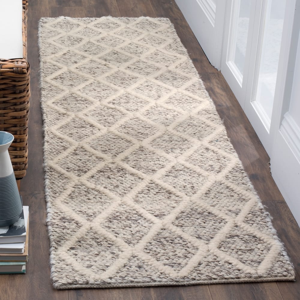 SAFAVIEH Handmade Natura Adelma Wool Rug