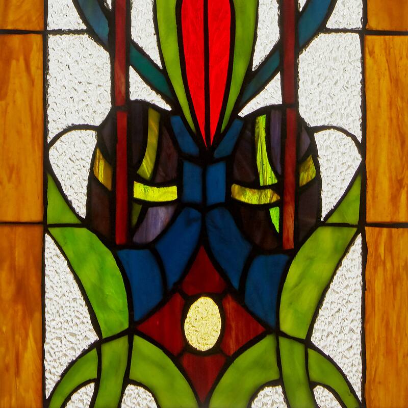 24-in H Fleur de Lis Tiffany-Style Multicolored Stained Glass Window Panel - 10.5" x 0.25" x 24"