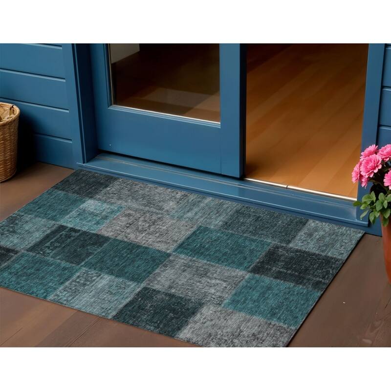 HomeRoots Patchwork Transitional Rectangle Outdoor Rug - 3' x 5'