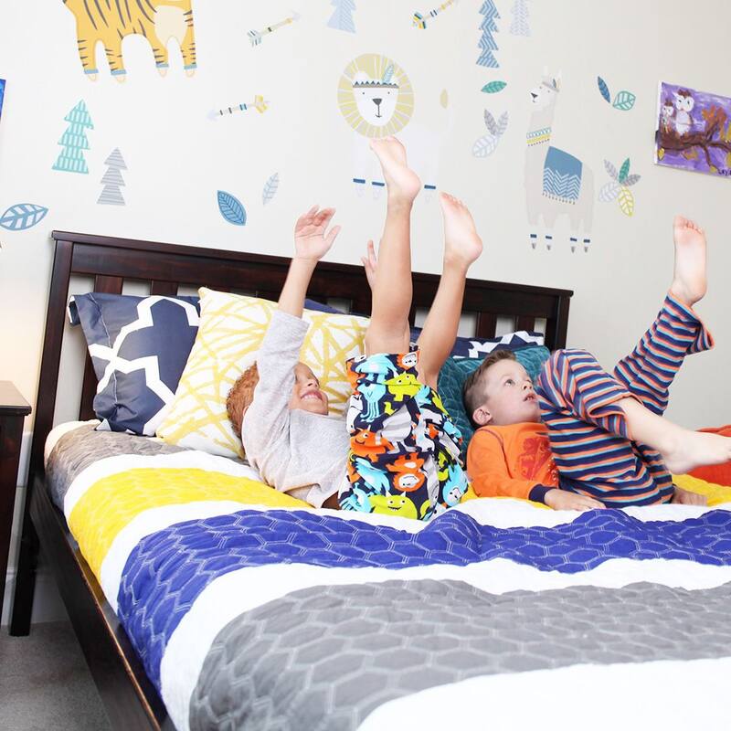 Max and Lily Full Size Platform Bed
