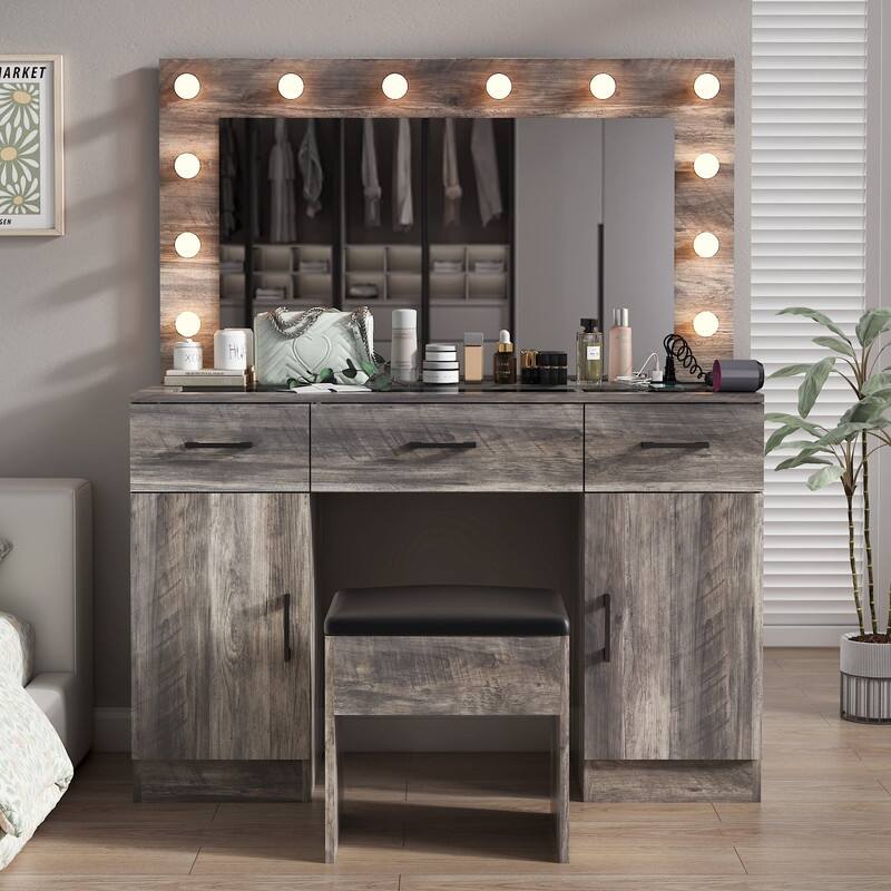 Bedroom makeup vanity set with 3 drawers