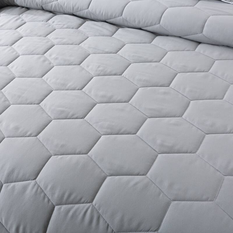 Honeycomb Color Contrast Stitched Lightweight Down Alternative Blanket