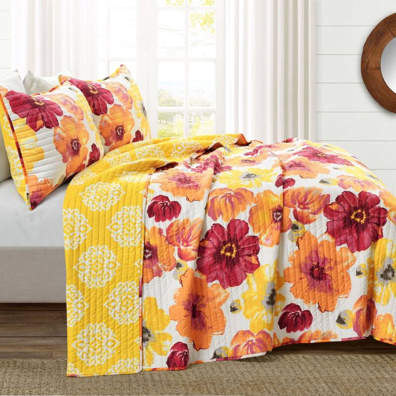 Levine Reversible Floral/ Damask 3-piece Quilt Set