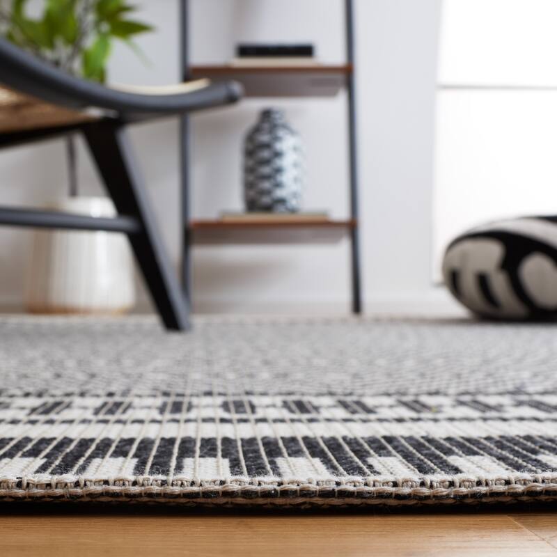 SAFAVIEH Augustine Kerry Geometric Fringe Rug