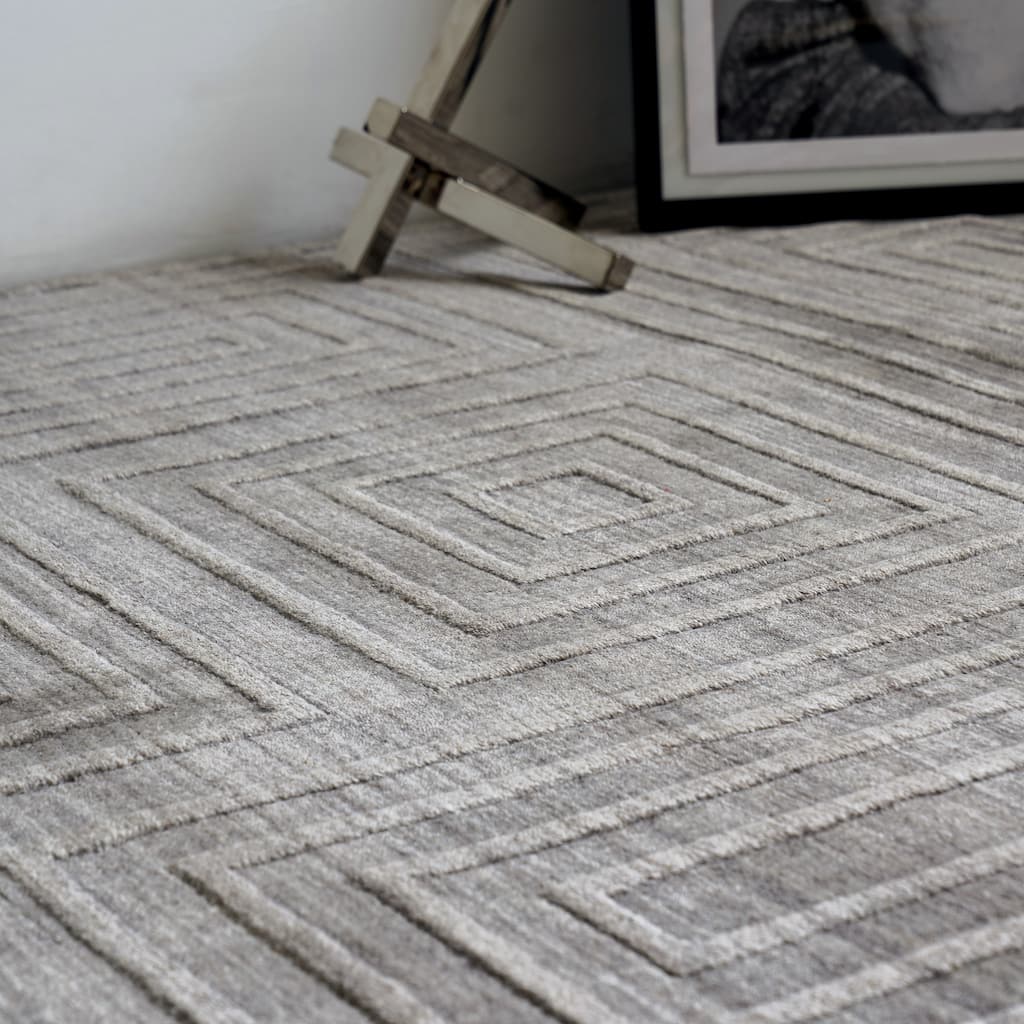 EXQUISITE RUGS Castelli Hand-loomed Bamboo Silk/Wool Grey Area Rug.