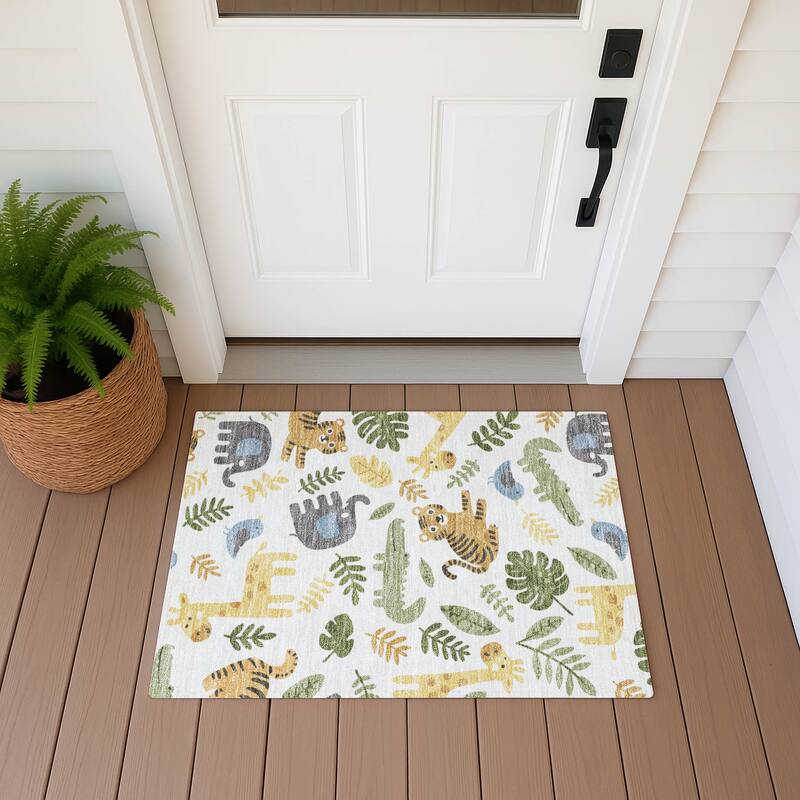 Machine Washable Indoor/ Outdoor Whimsy Safari Animals Chantille Rug - Ivory - 1'8" x 2'6"