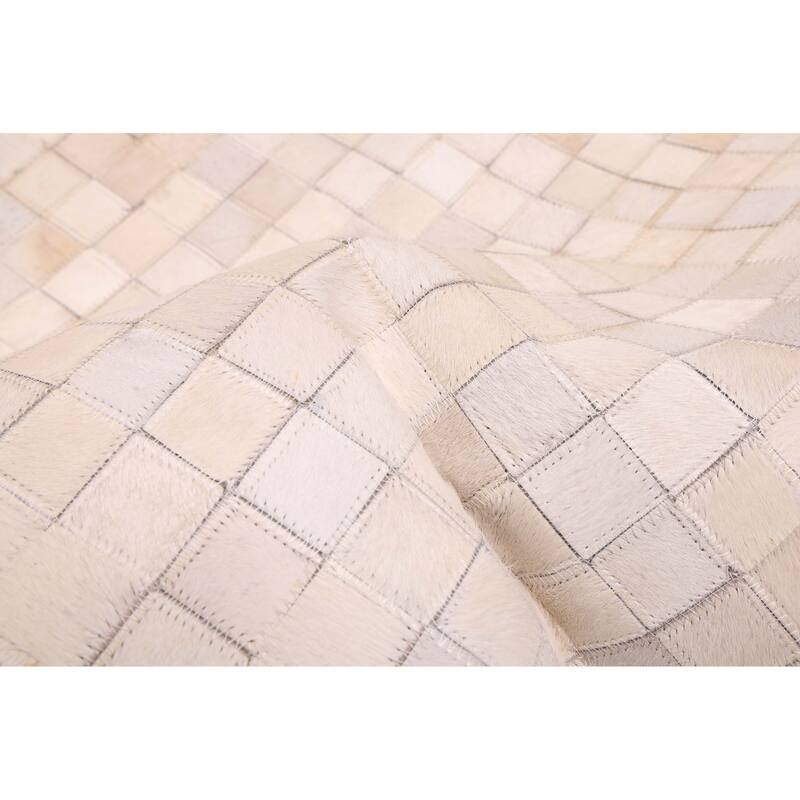ECARPETGALLERY Handmade Cowhide Patchwork Ivory Leather Rug - 5'0 x 5'0
