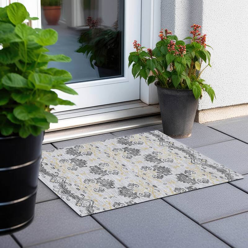 Machine Washable Indoor/ Outdoor Chantille Damask Medallion Rug - Charcoal - 1'8" x 2'6"
