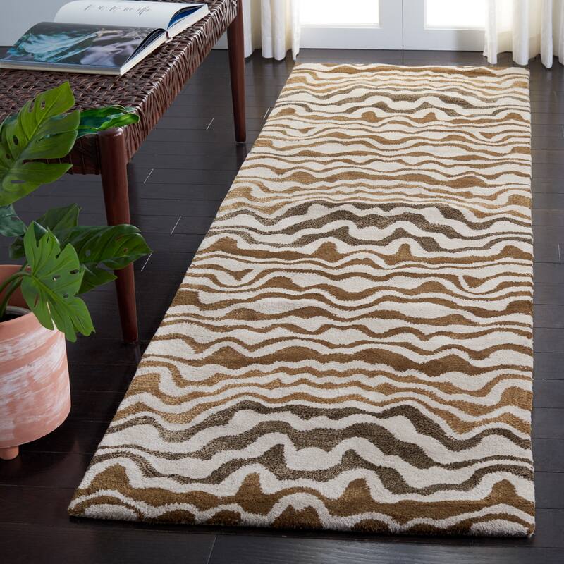 SAFAVIEH Handmade Soho Cherrelle Tribal N.Z. Wool Rug - 2'6" x 12' Runner - Beige/Brown