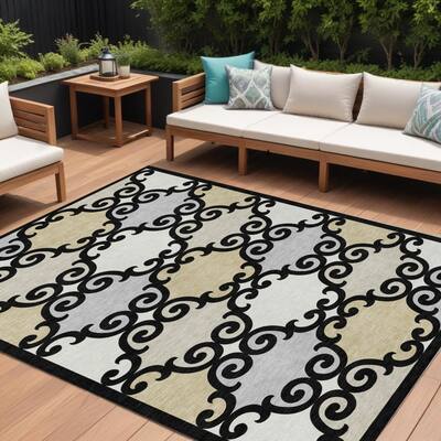 HomeRoots Trellis Transitional Rectangle Outdoor Rug