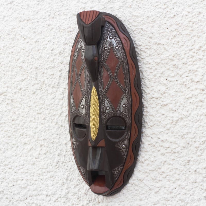 Handmade Majesty Gleam African wood mask (Ghana)