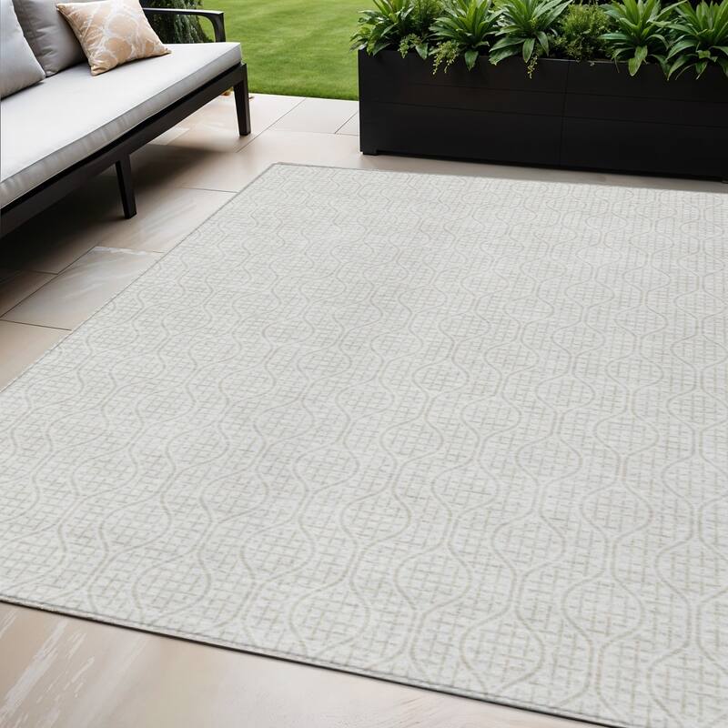 HomeRoots Geometric Transitional Rectangle Outdoor Rug - 5' X 8'