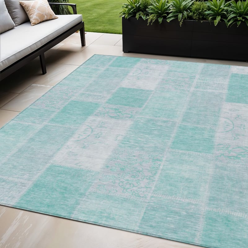 HomeRoots Patchwork Traditional Rectangle Outdoor Rug - 5' X 8'