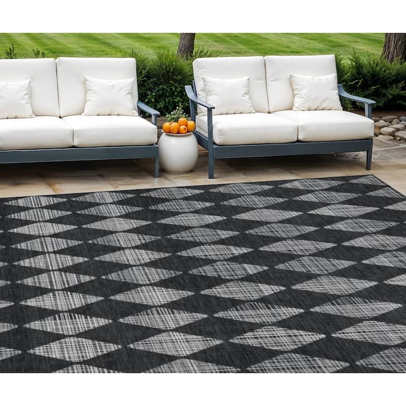 HomeRoots Geometric Transitional Rectangle Outdoor Rug - 9' X 12'