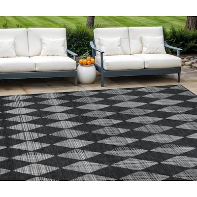 HomeRoots Geometric Transitional Rectangle Outdoor Rug