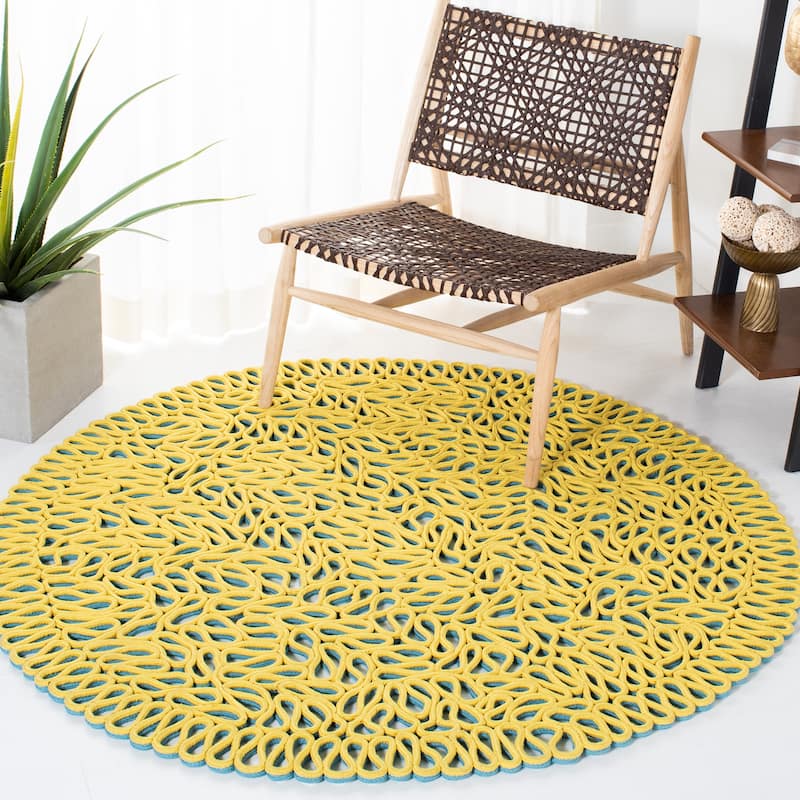 SAFAVIEH Handmade Novelty Priscila Rug