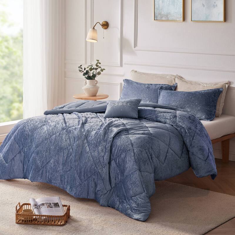 Intelligent Design Isabel Velvet Comforter Set