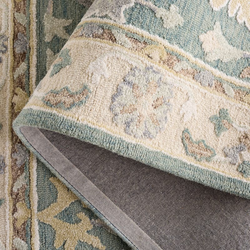 SAFAVIEH Handmade Ebony Viktorya Wool Rug