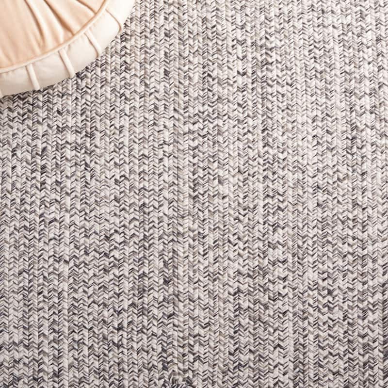 SAFAVIEH Handmade Braided Anthi Casual Rug