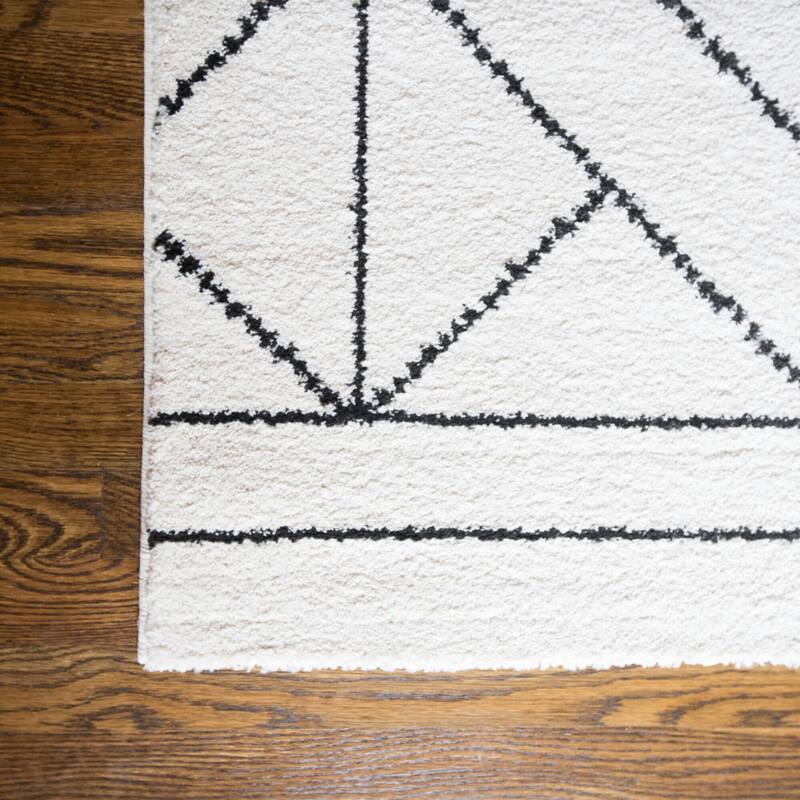Carson Carrington Iseras Modern Geometric Area Rug
