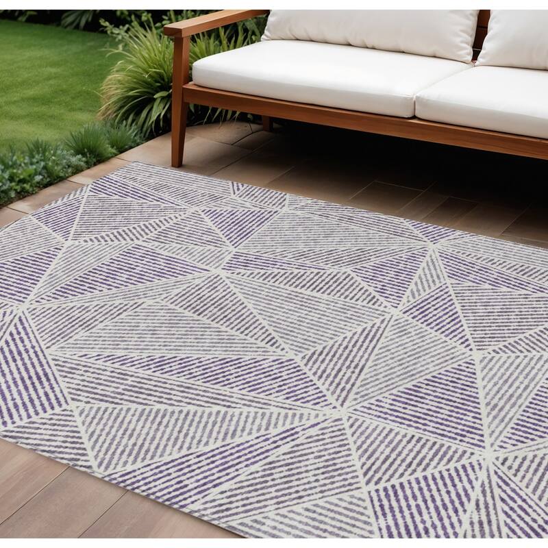 HomeRoots Geometric Transitional Rectangle Outdoor Rug - 8' X 10'