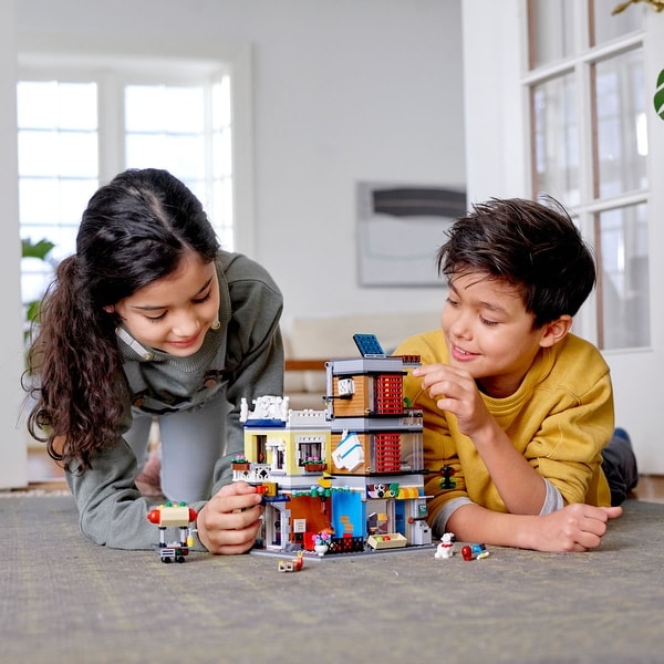 Lego townhouse pet clearance shop and cafe