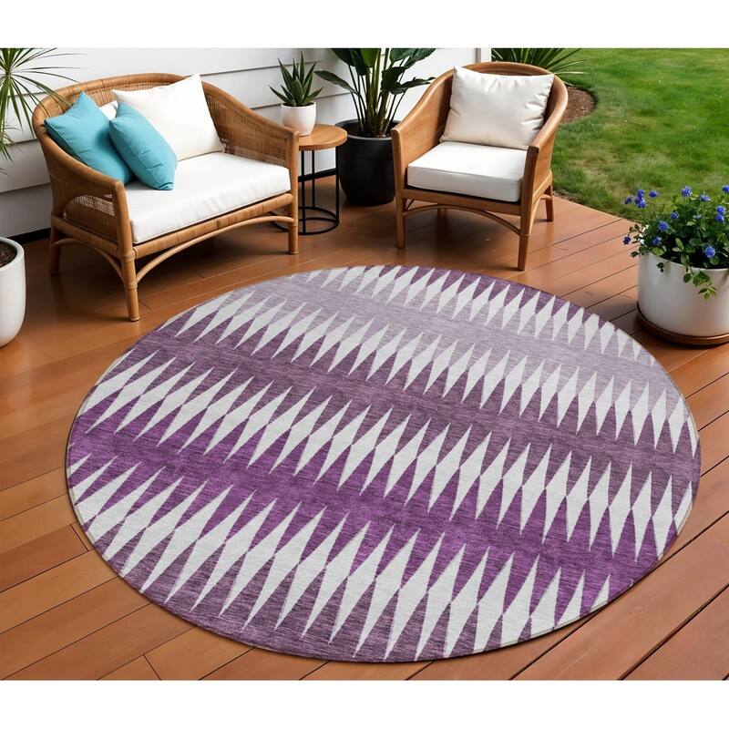HomeRoots Striped Transitional Rectangle Outdoor Rug - 8' Round