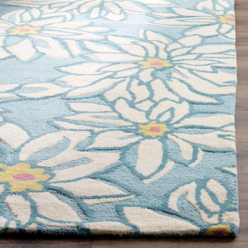 SAFAVIEH Handmade Blossom Pragiya Blue Wool Rug