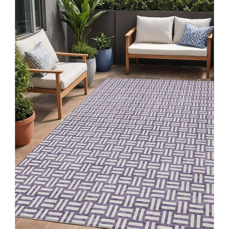 HomeRoots Geometric Transitional Rectangle Outdoor Rug - 5' X 8'