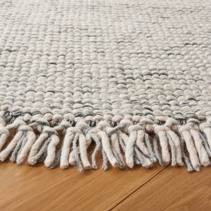 SAFAVIEH Natura Bernetta Wool Fringe Rug
