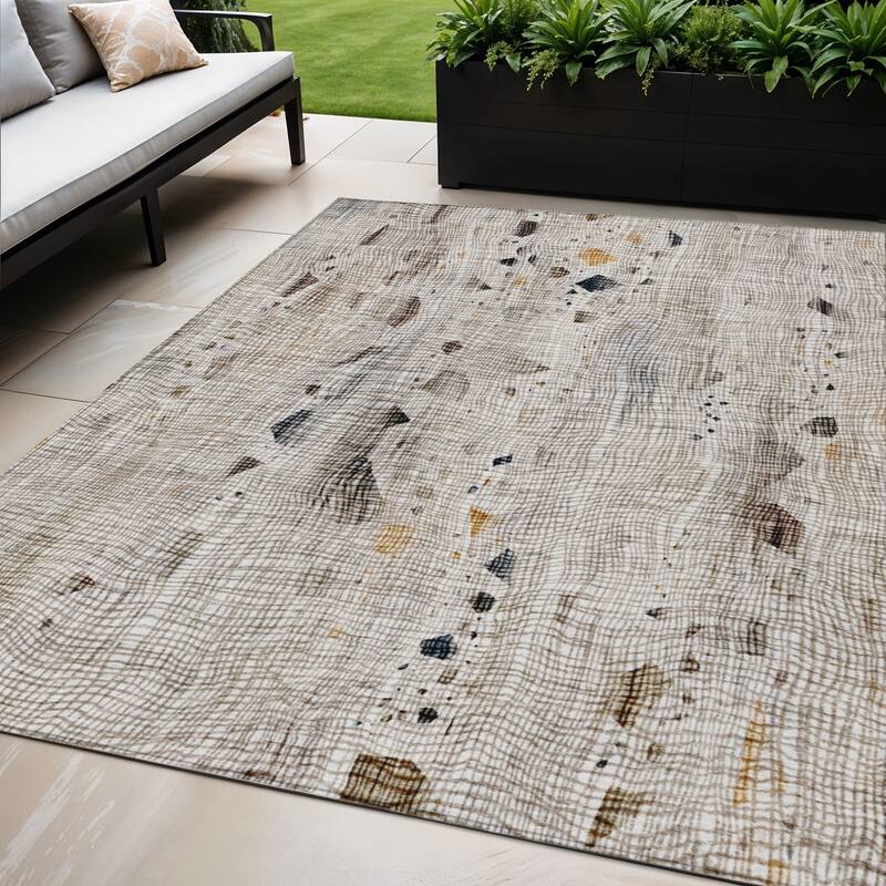 HomeRoots Abstract Transitional Rectangle Outdoor Rug - 5' X 8'