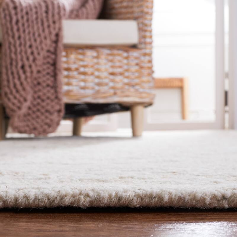 SAFAVIEH Handmade Abstract Sascha Medallion Wool Rug