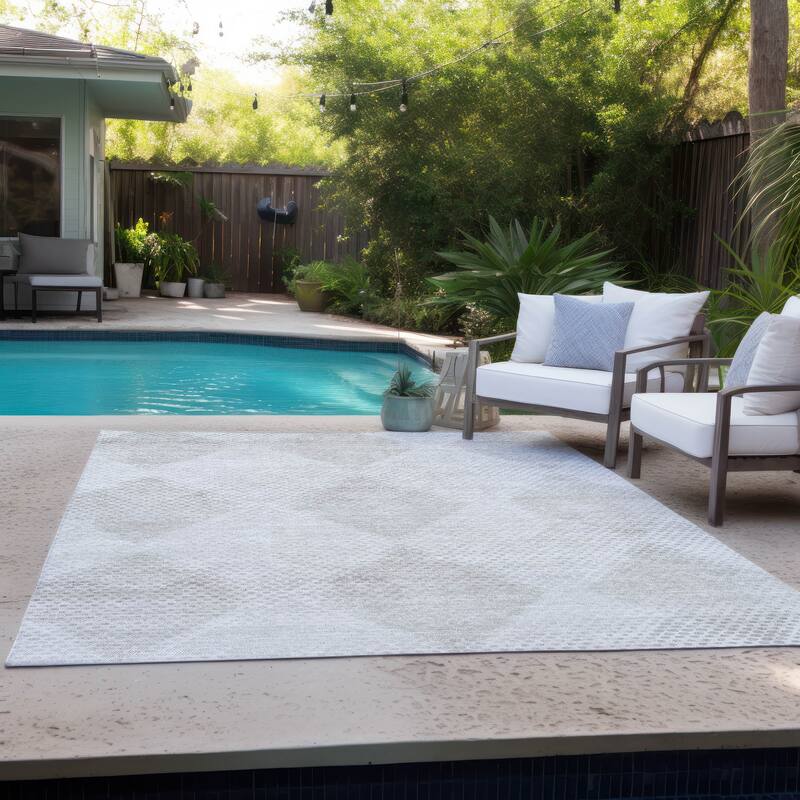 Machine Washable Indoor/ Outdoor Modern Diamonds Chantille Rug
