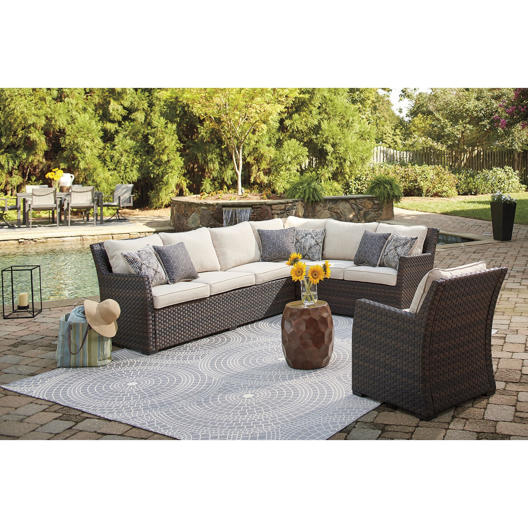 Easy isle top lounge chair