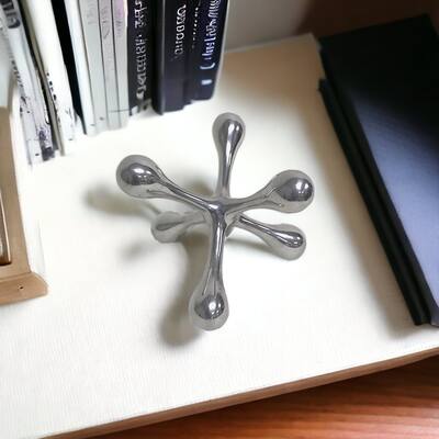 HomeRoots 5" Silver Finish Decorative Jack - 5' X '6' X '5