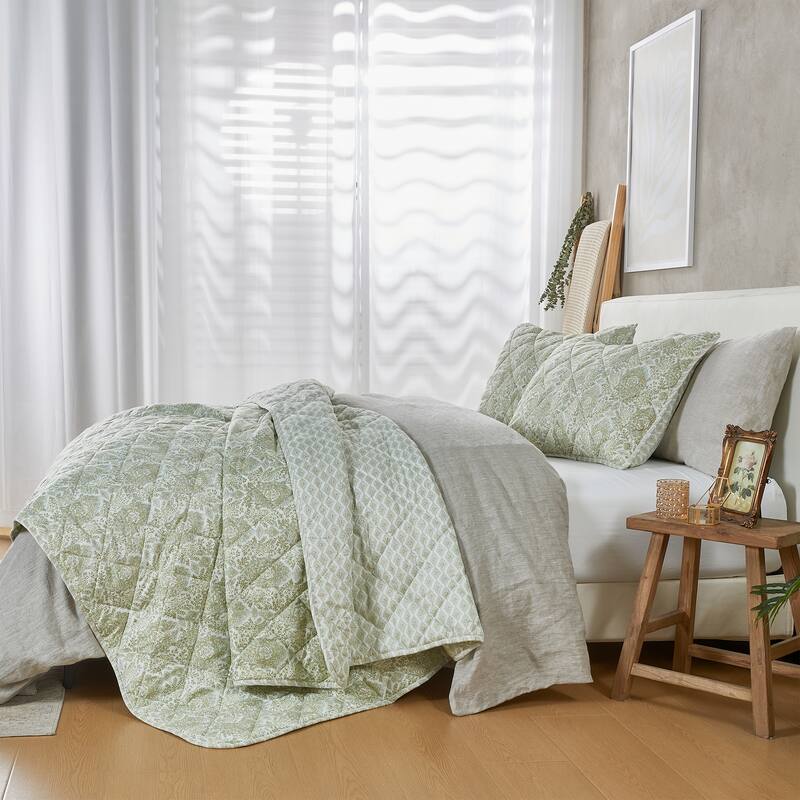 Patina Vie Maison Vintage Floral Printed Quilt Set with Shams