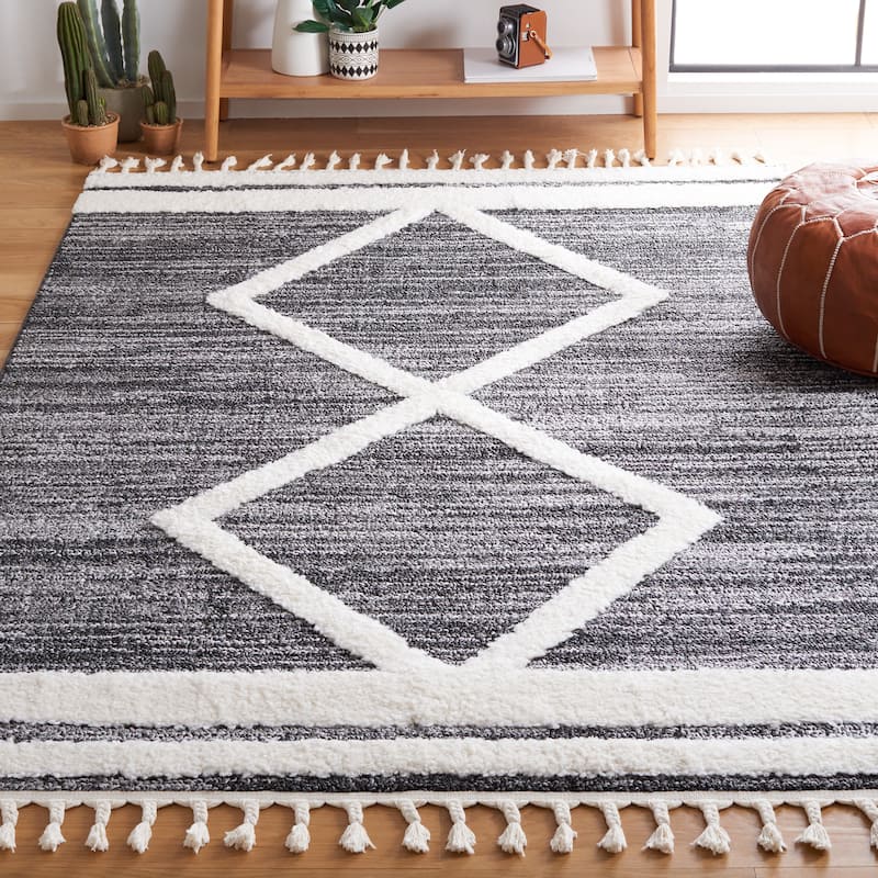 SAFAVIEH Moroccan Tassel Shag Lempi 2-inch Thick Rug - 8' x 10' - Black/Ivory