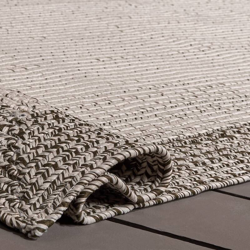 SAFAVIEH Handmade Braided Eiry Washable Indoor/Outdoor Rug - Weather Resistant & Easy Cleaning