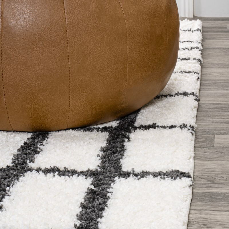 JONATHAN Y Cami Geometric Grid Shag Area Rug